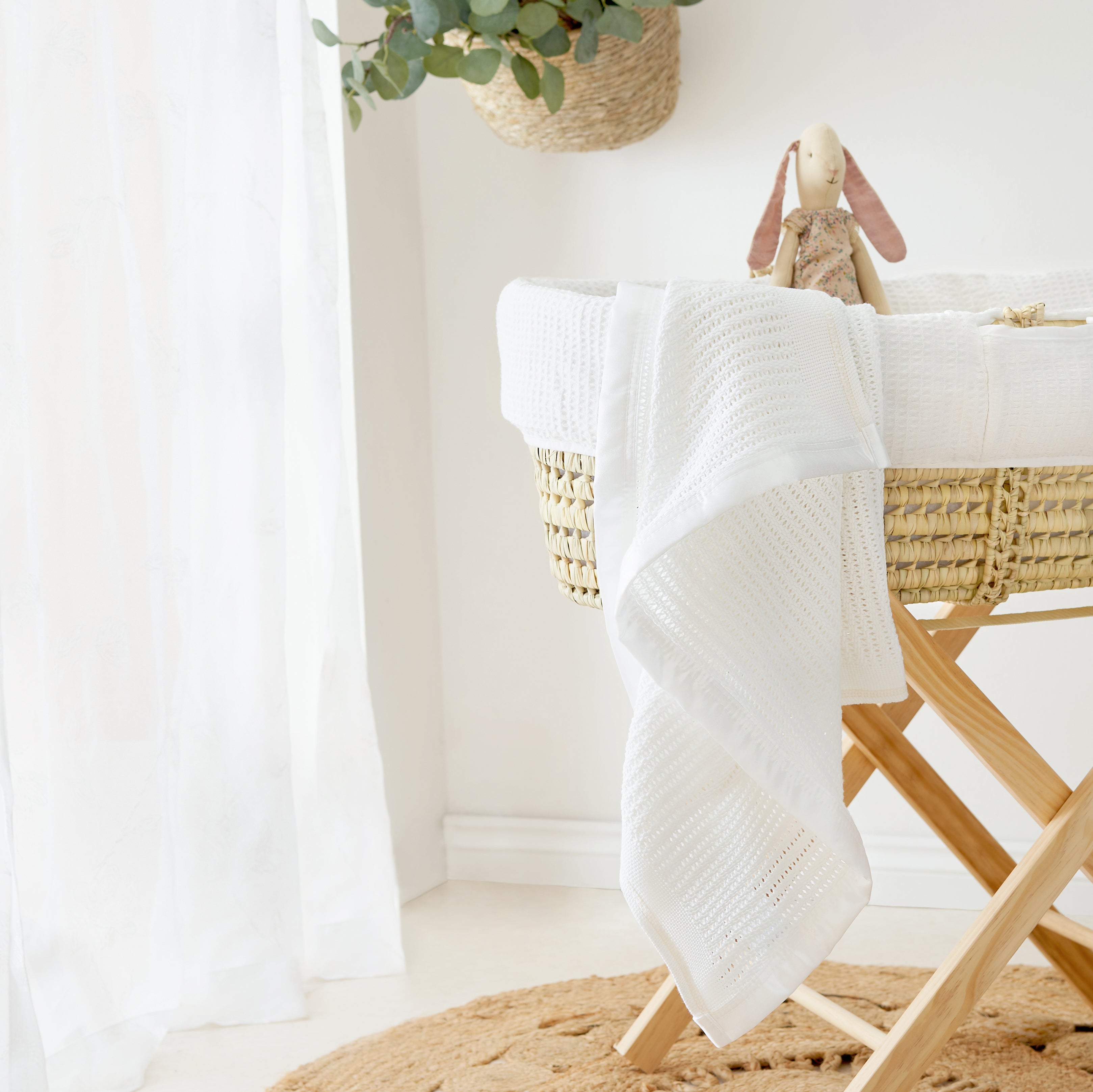 Premium Organic Cotton Fitted Sheet for Moses Basket – 74 x 28cm - The Tiny Bed Company™